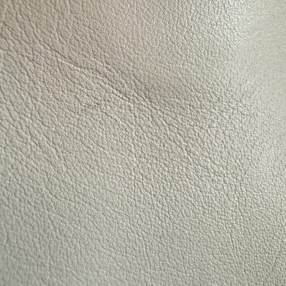 Coach Theo Tote – Off-White Elegance - Picture 7 of 8